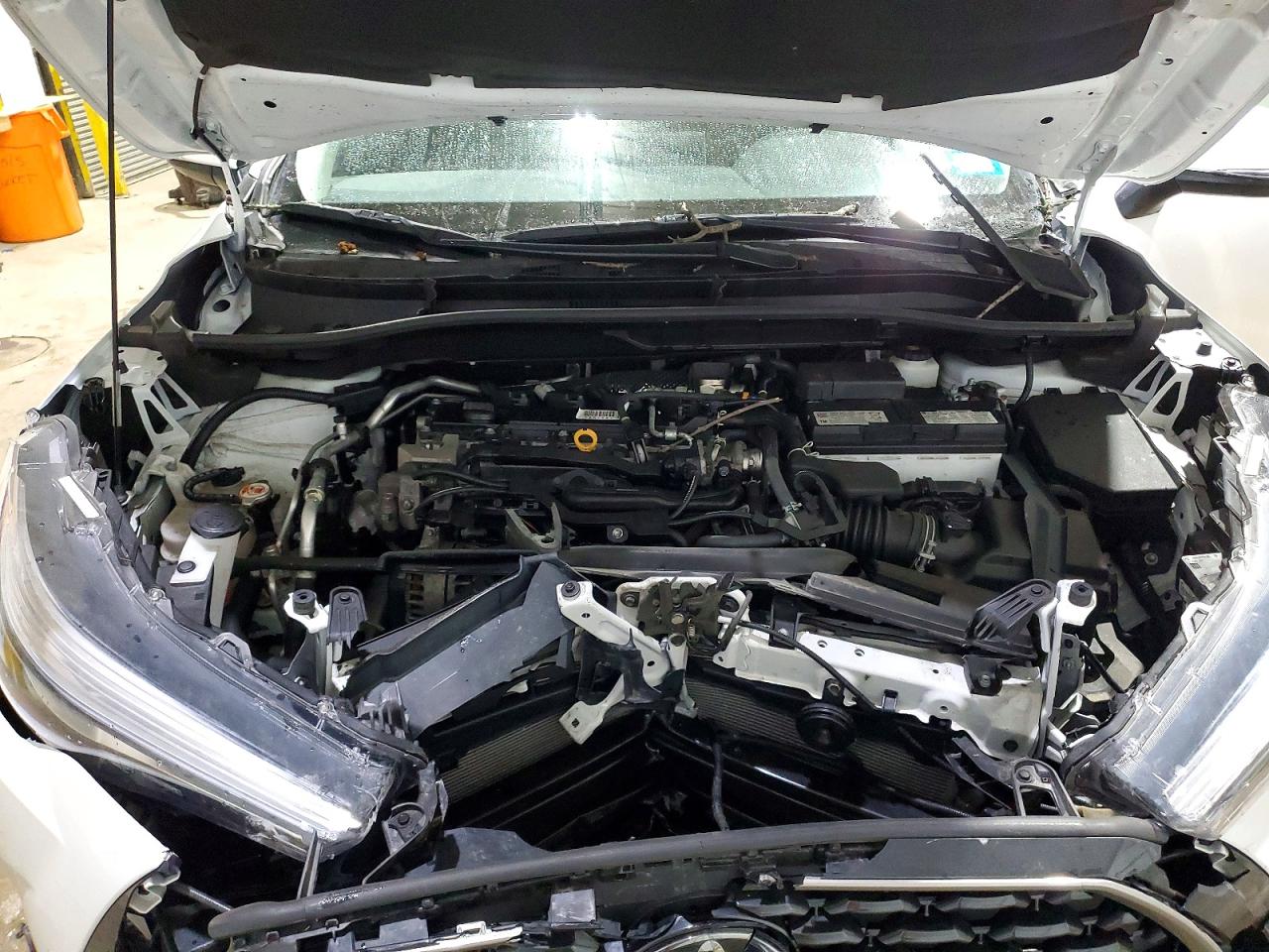 2024 TOYOTA COROLLA CROSS XLE photo 34
