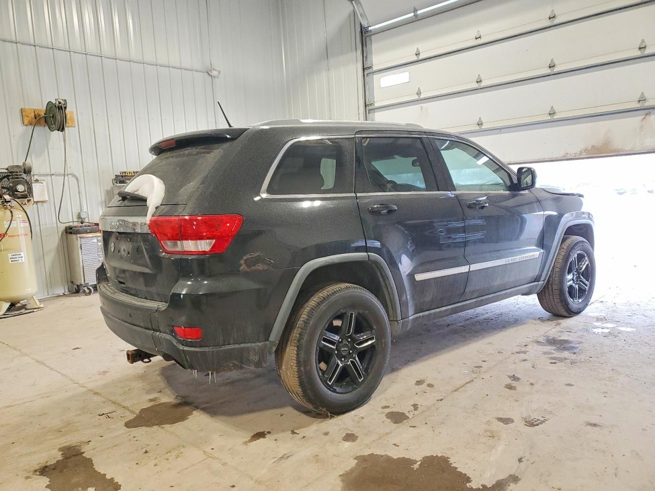 2012 JEEP GRAND CHEROKEE LAREDO photo 3