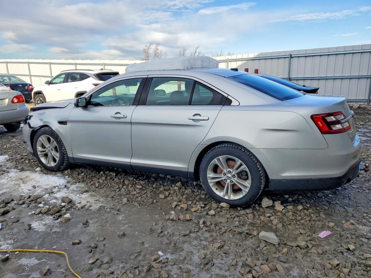 2016 FORD TAURUS SEL photo 2