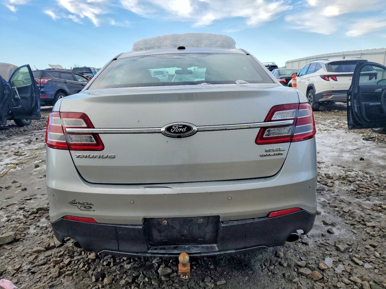 2016 FORD TAURUS SEL photo 6