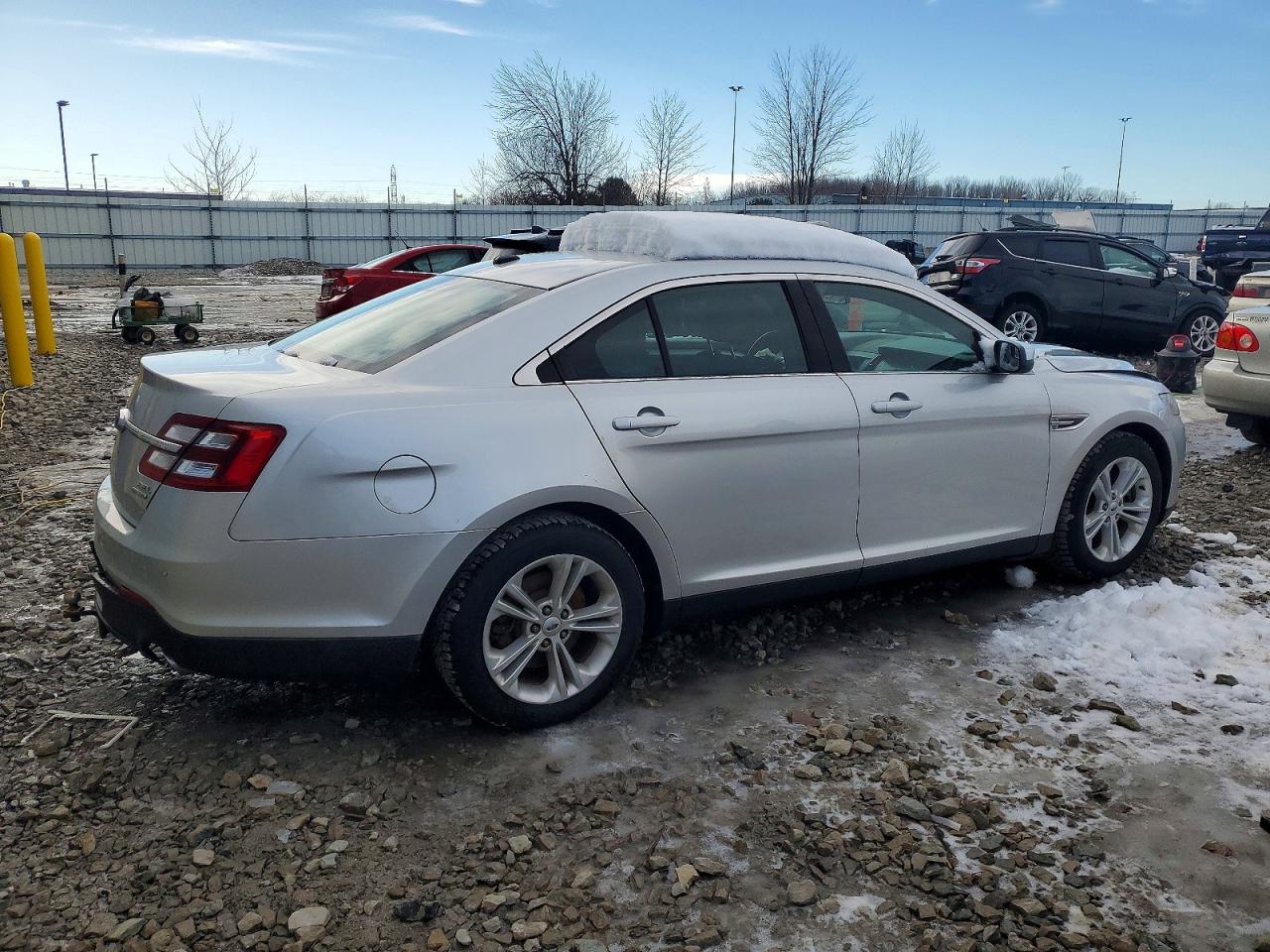 2016 FORD TAURUS SEL photo 3