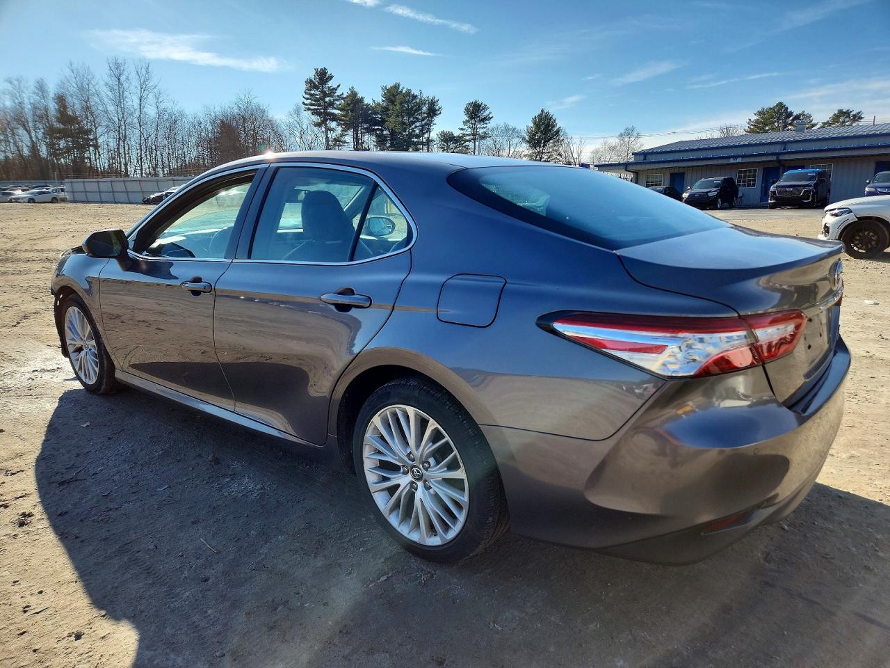 2018 TOYOTA CAMRY L photo 2