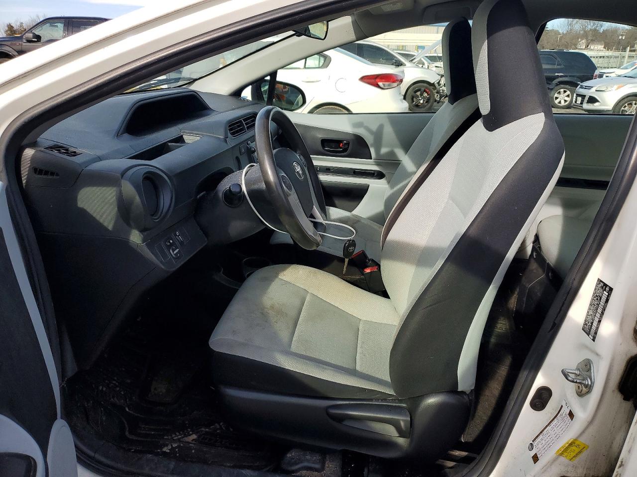 2012 TOYOTA PRIUS C photo 7