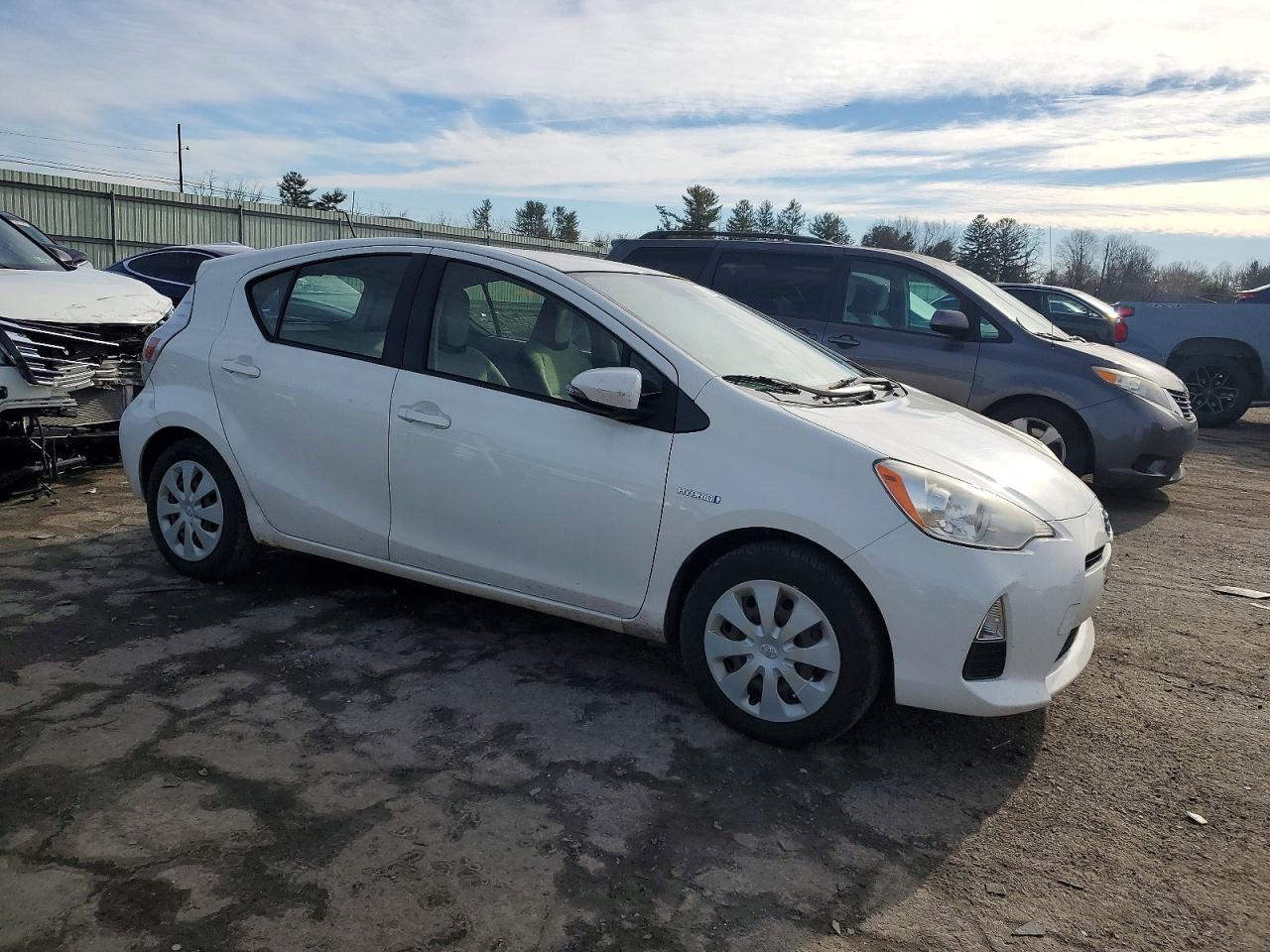2012 TOYOTA PRIUS C photo 4
