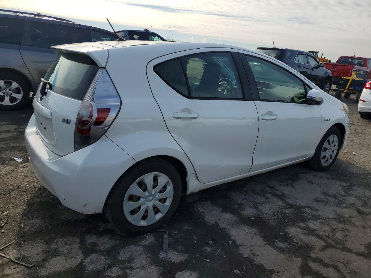 2012 TOYOTA PRIUS C photo 3