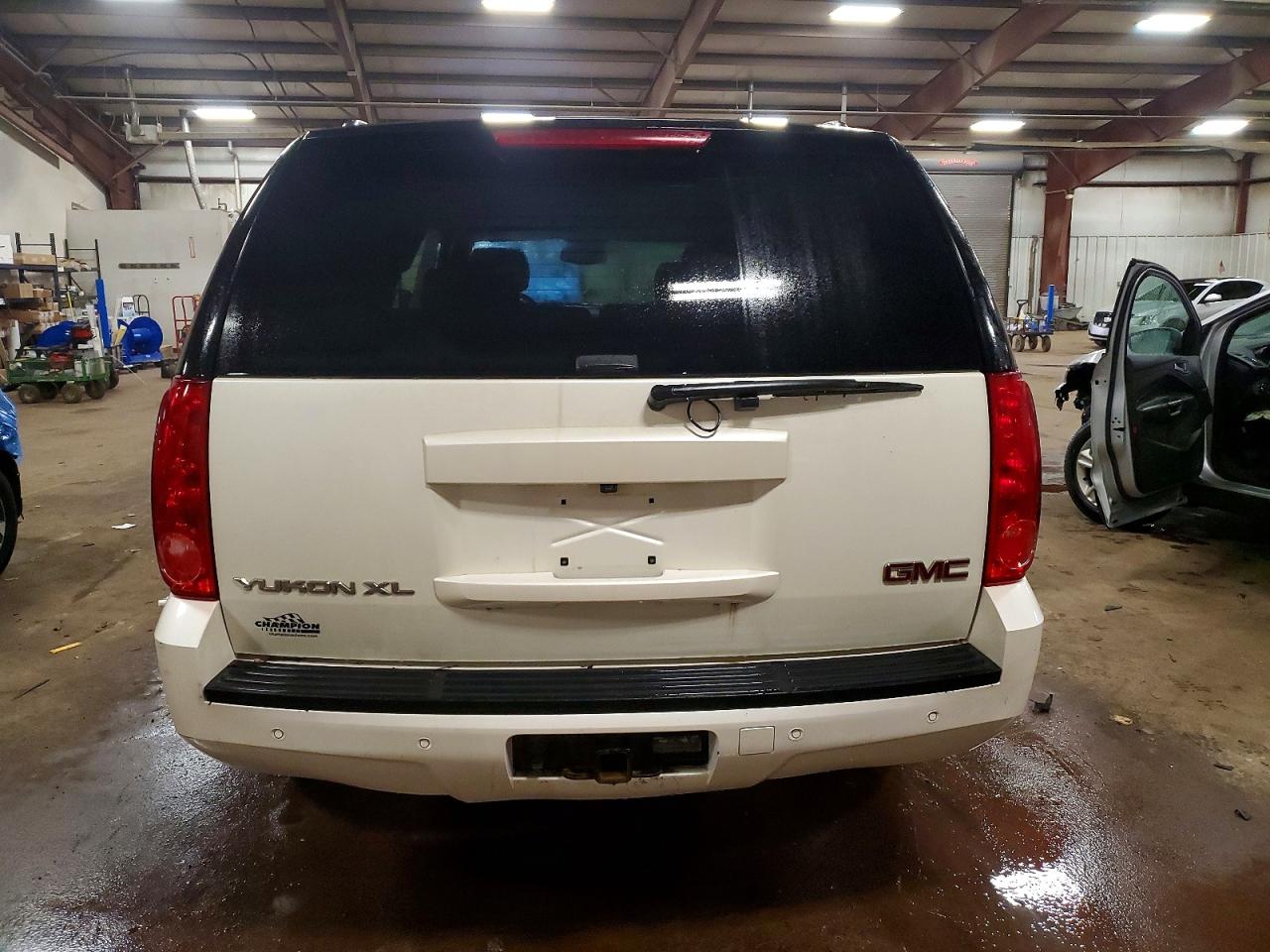 2014 GMC YUKON XL K1500 SLT photo 6