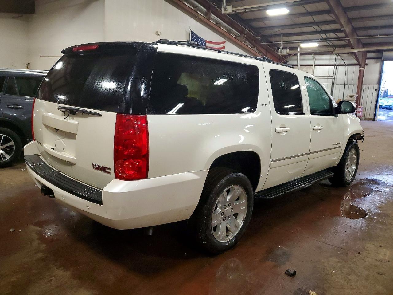 2014 GMC YUKON XL K1500 SLT photo 3