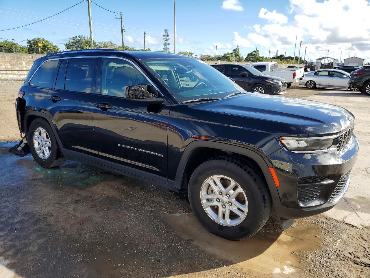 2024 JEEP GRAND CHEROKEE LAREDO photo 4
