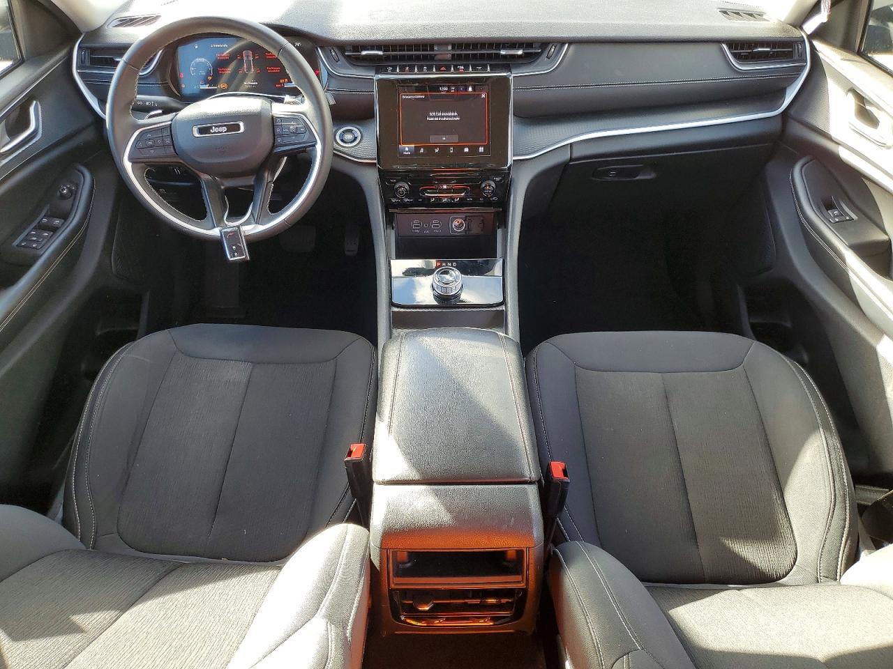2024 JEEP GRAND CHEROKEE LAREDO photo 8