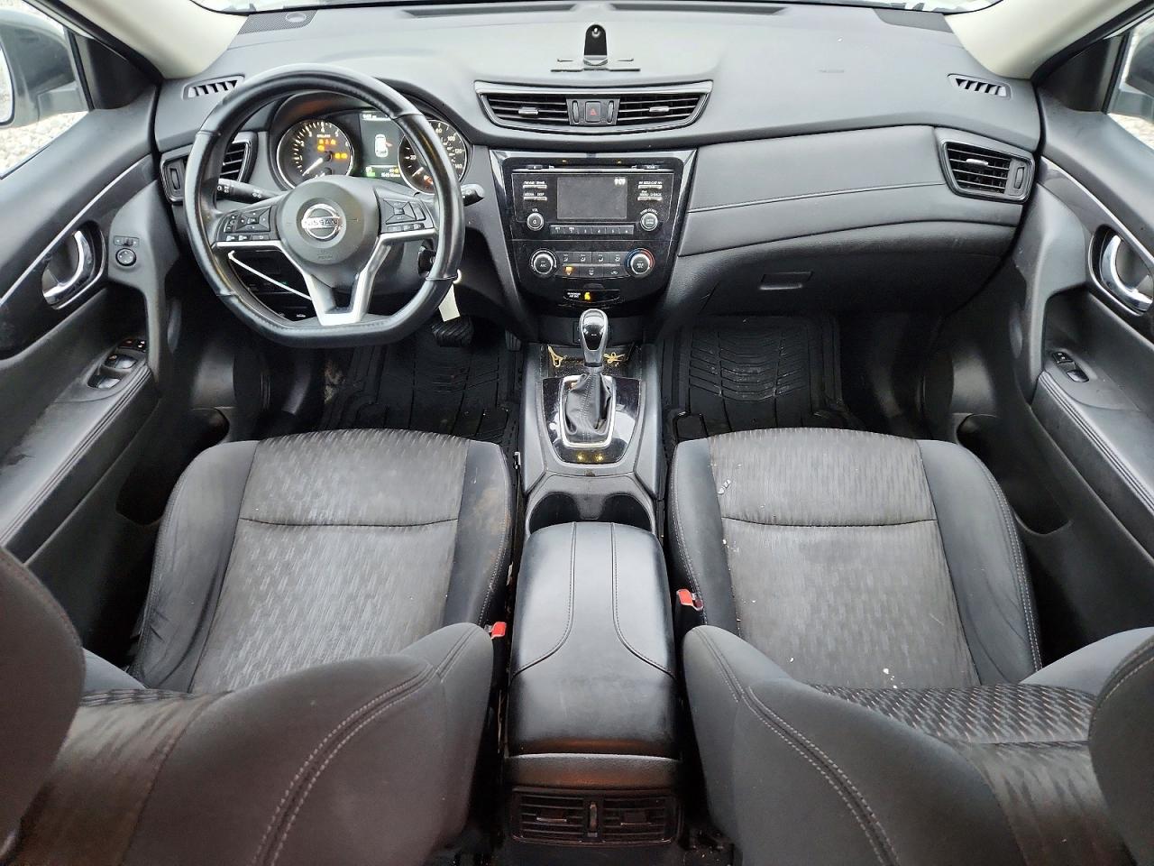 2017 NISSAN ROGUE SV photo 8