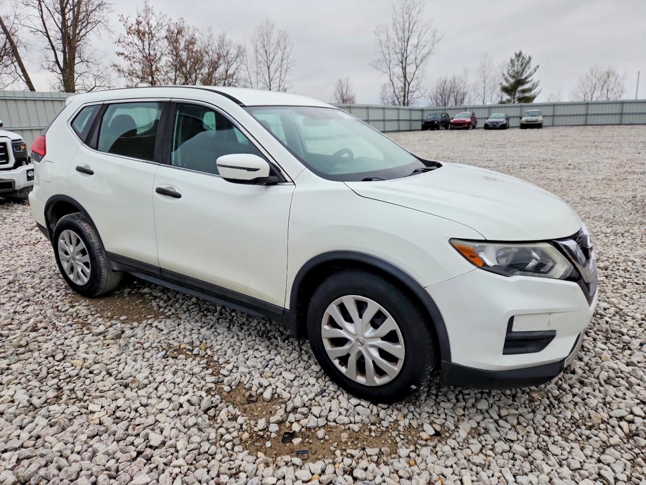 2017 NISSAN ROGUE SV photo 4