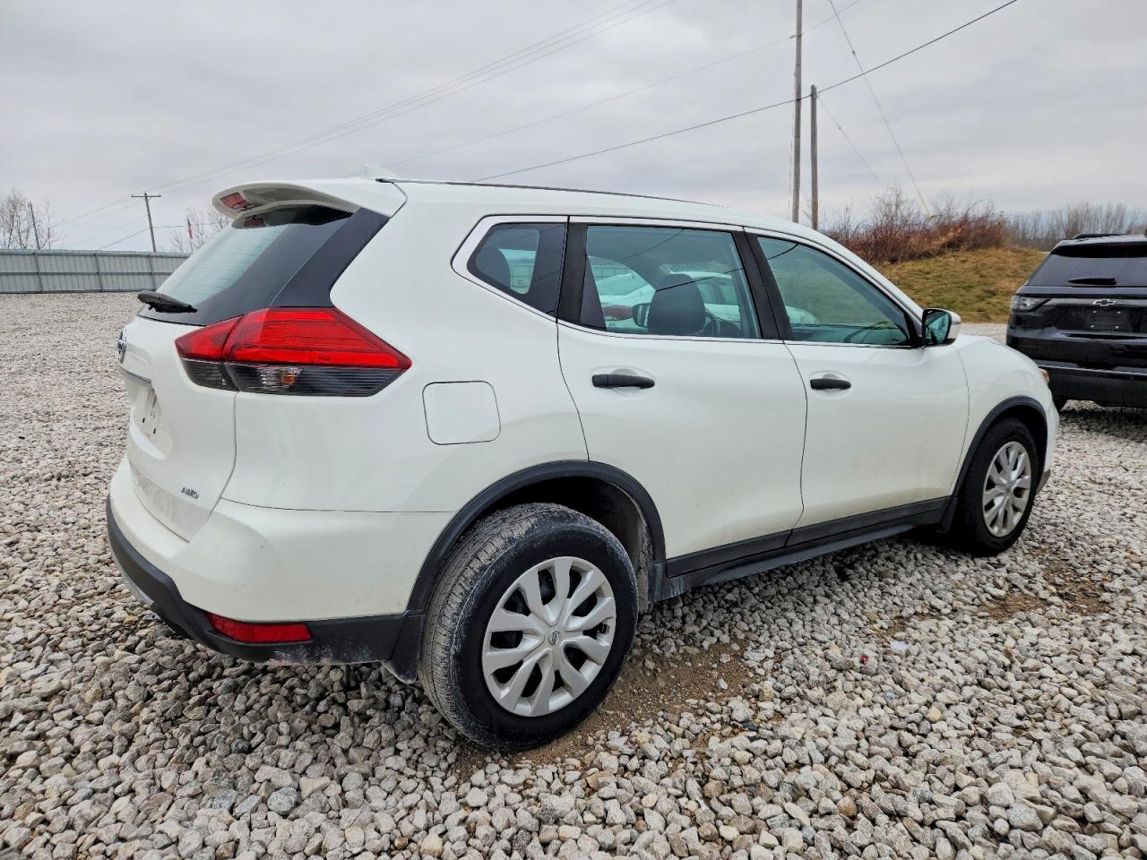 2017 NISSAN ROGUE SV photo 3