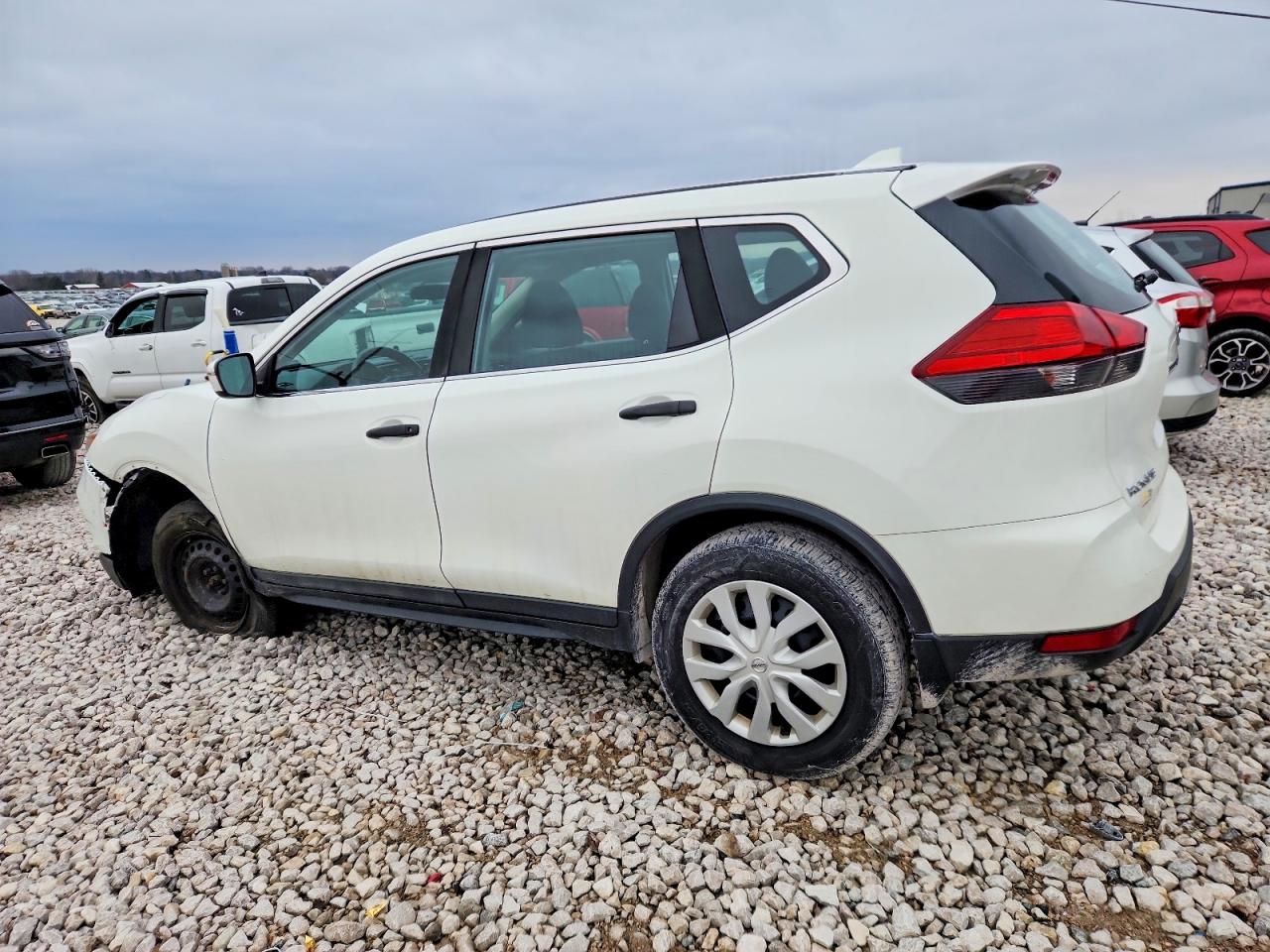 2017 NISSAN ROGUE SV photo 2