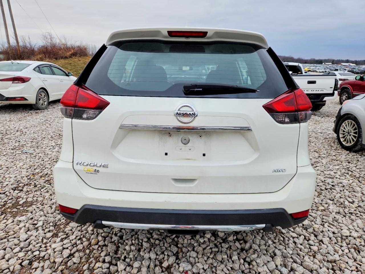 2017 NISSAN ROGUE SV photo 6