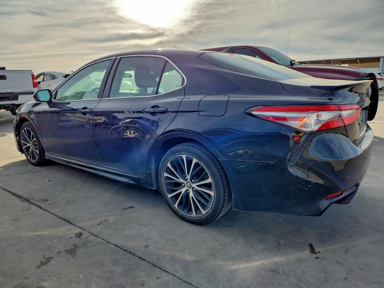 2019 TOYOTA CAMRY L photo 2