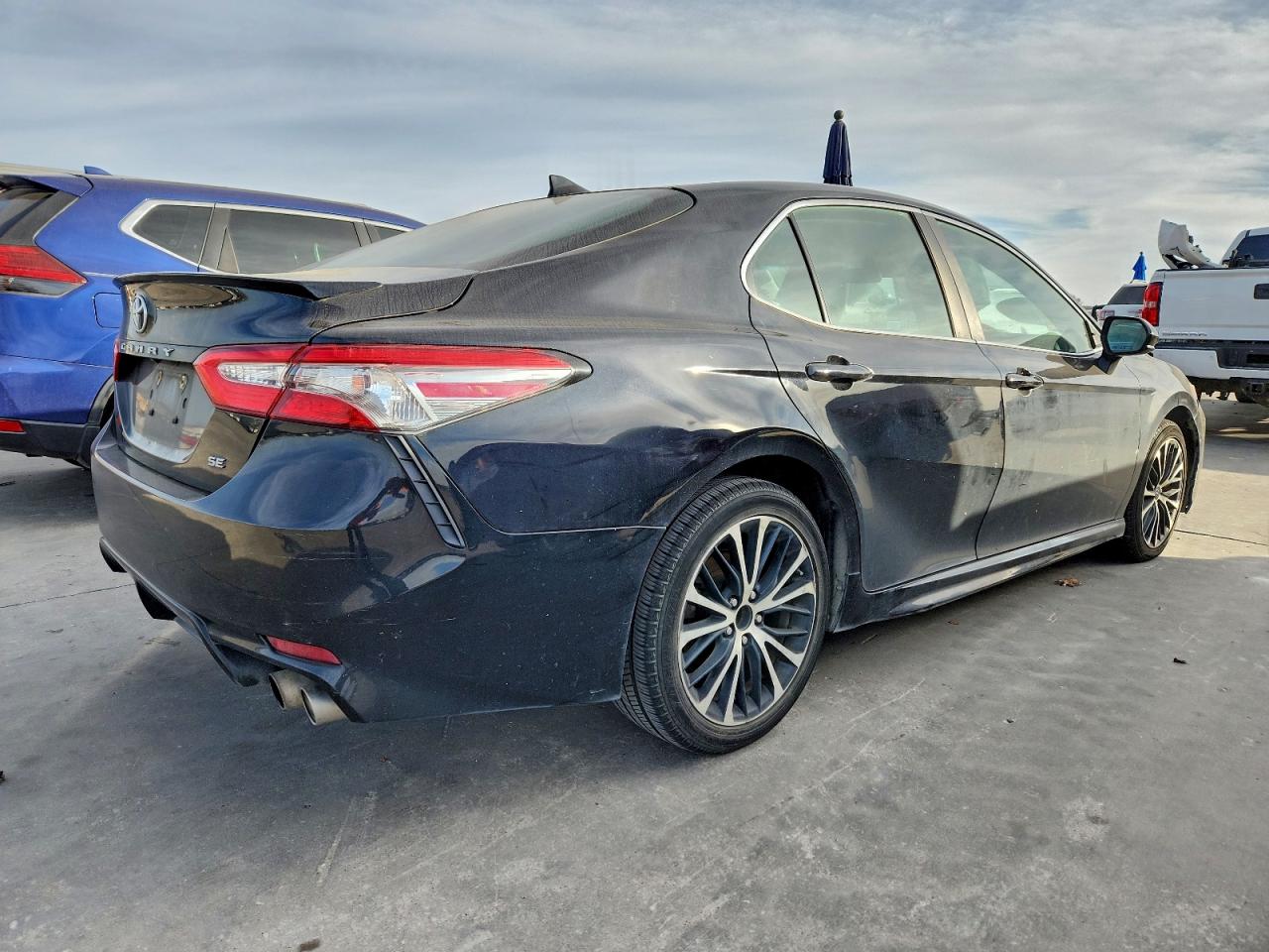 2019 TOYOTA CAMRY L photo 3