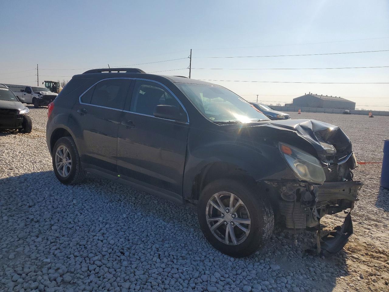 2017 CHEVROLET EQUINOX LT photo 4