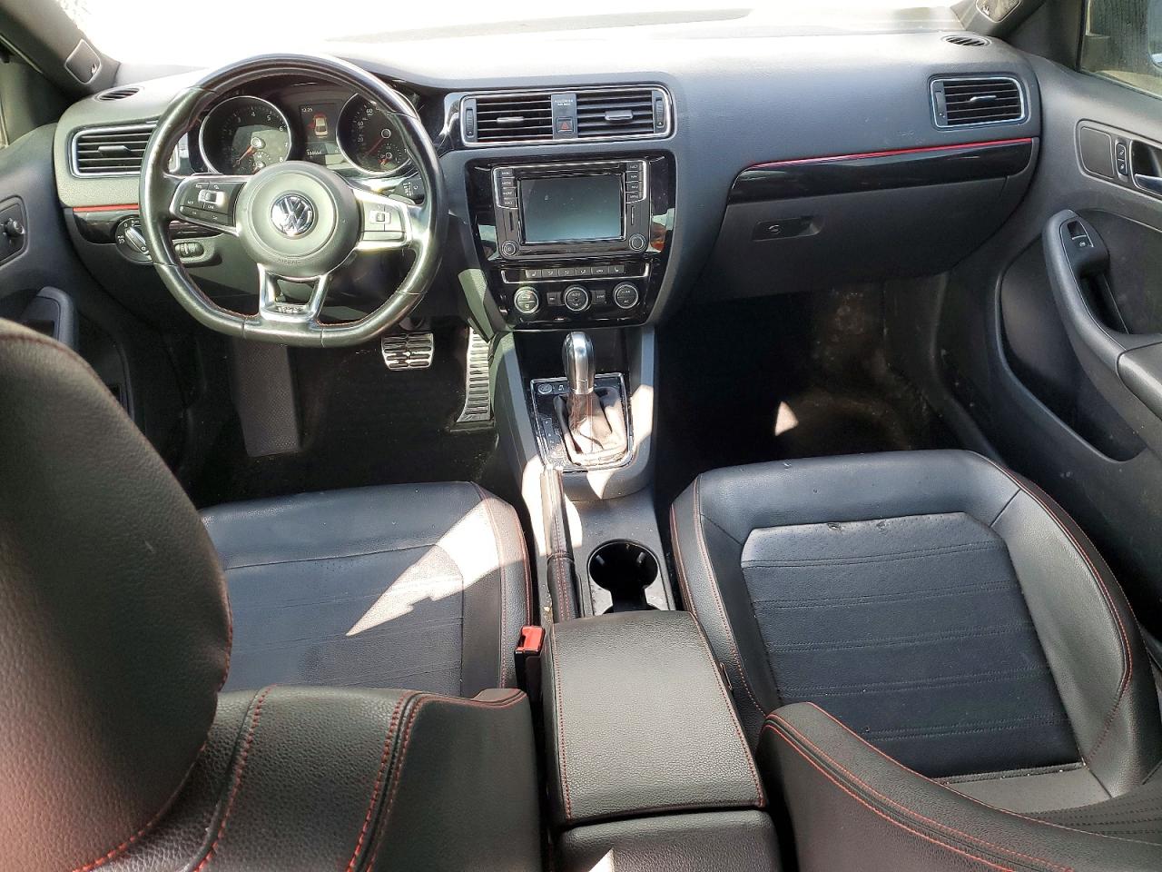 2016 VOLKSWAGEN JETTA GLI photo 8