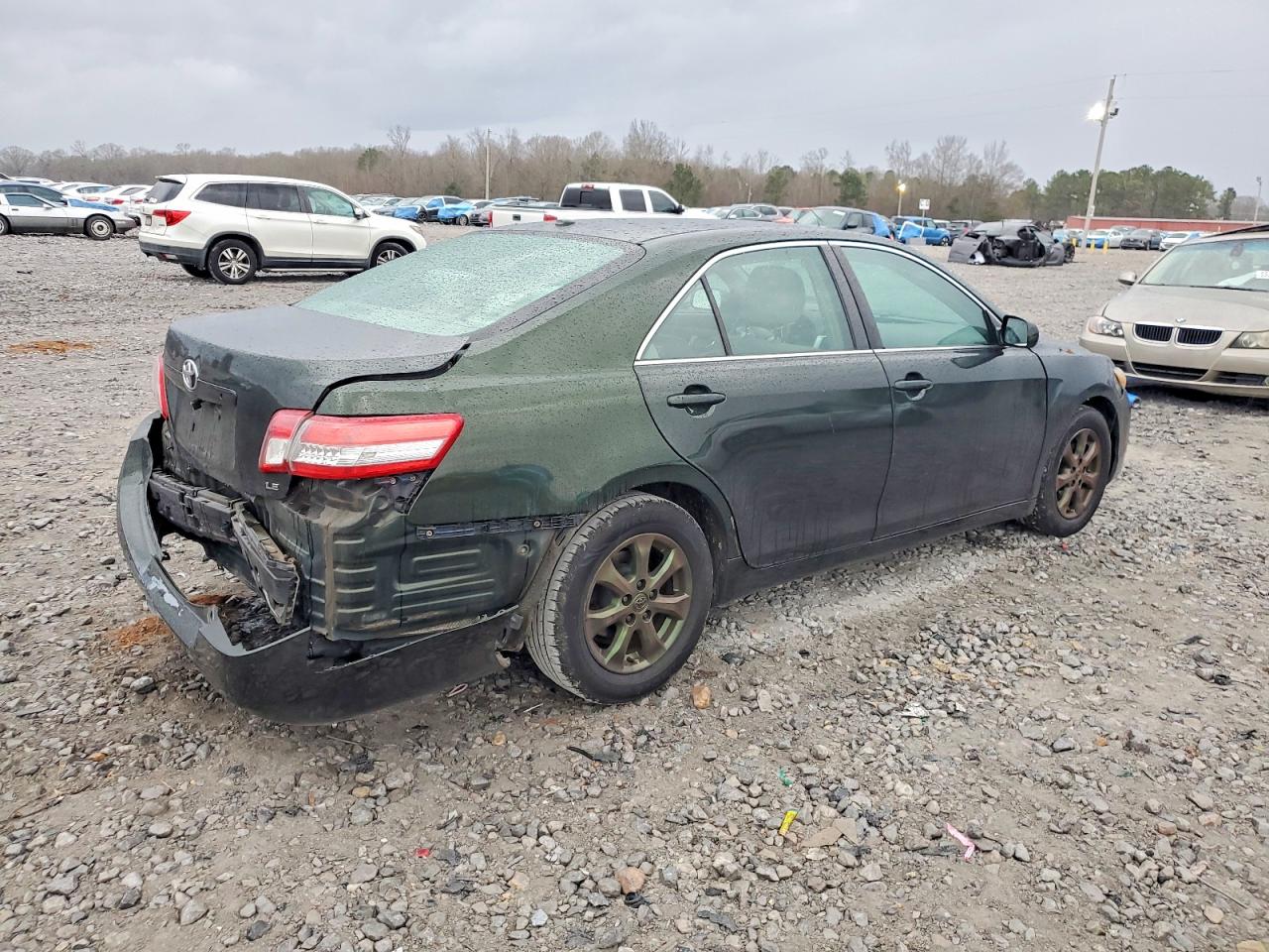 2010 TOYOTA CAMRY BASE photo 3