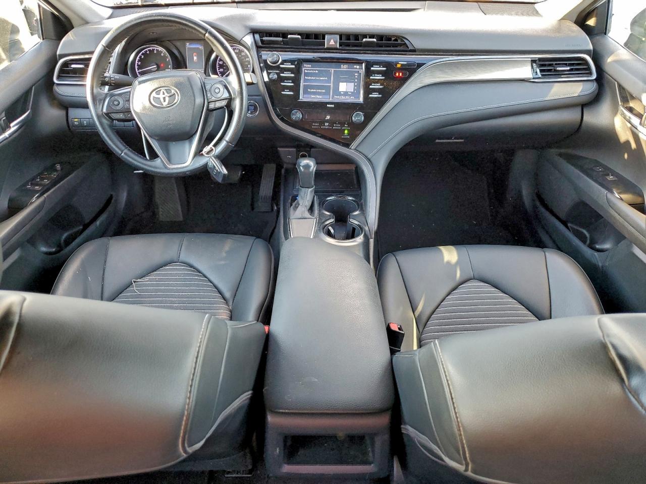 2020 TOYOTA CAMRY SE photo 8