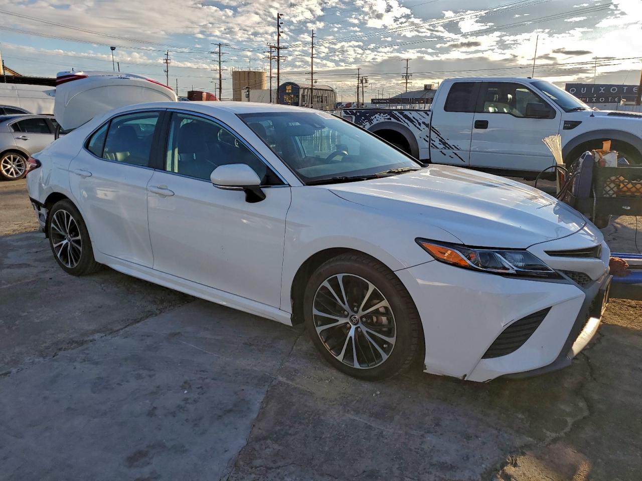 2020 TOYOTA CAMRY SE photo 4
