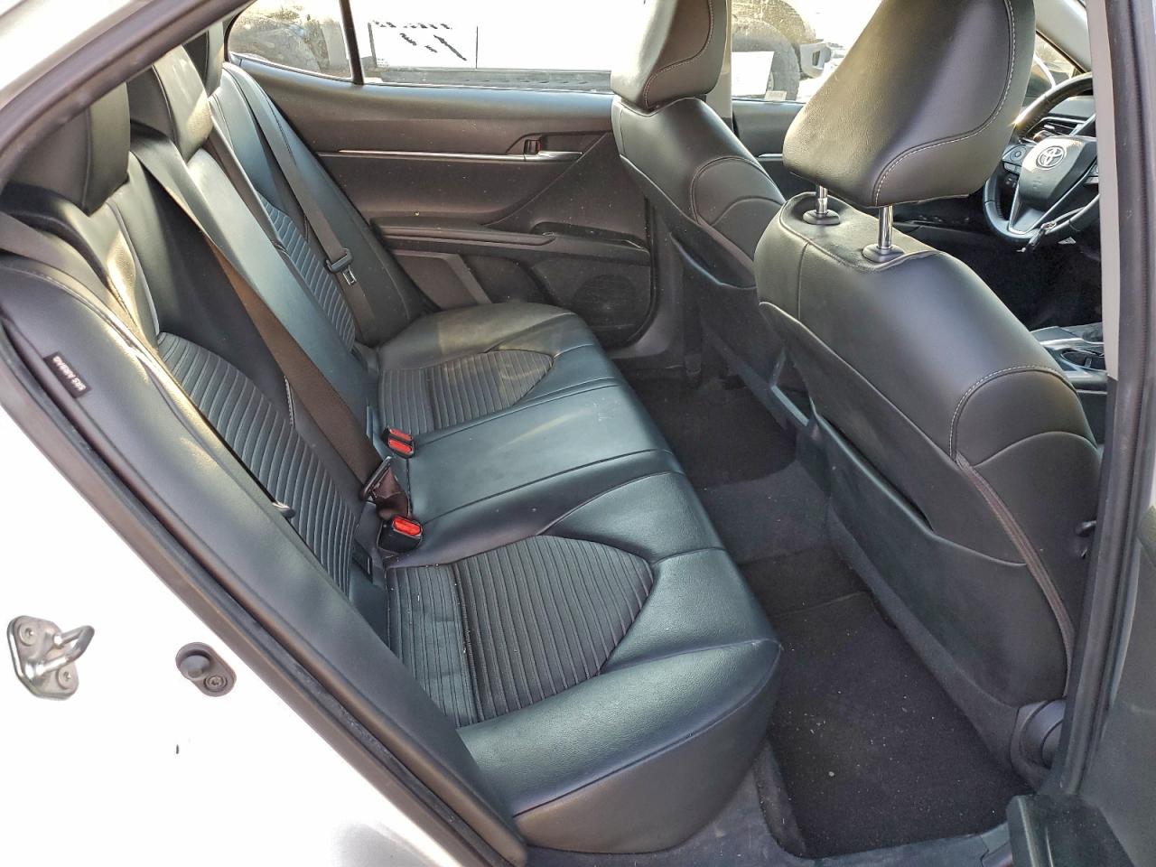 2020 TOYOTA CAMRY SE photo 10