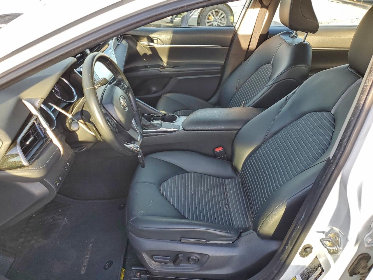 2020 TOYOTA CAMRY SE photo 7