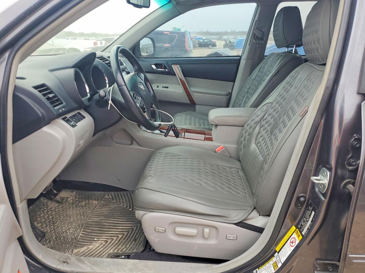 2013 TOYOTA HIGHLANDER LIMITED photo 7