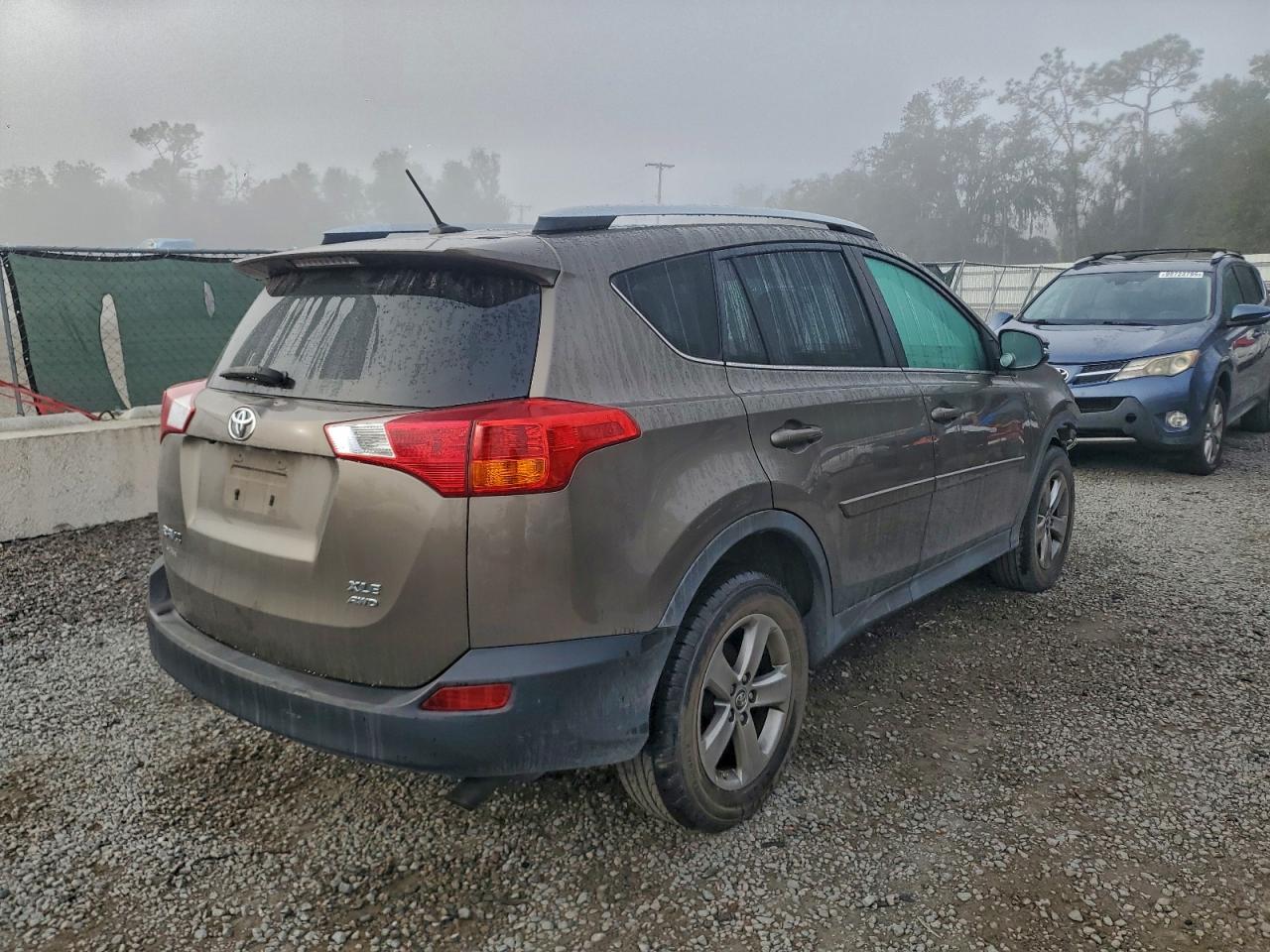 2015 TOYOTA RAV4 XLE photo 3