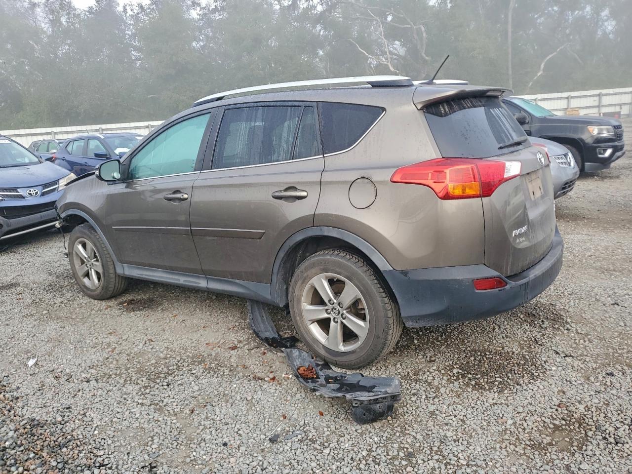 2015 TOYOTA RAV4 XLE photo 2