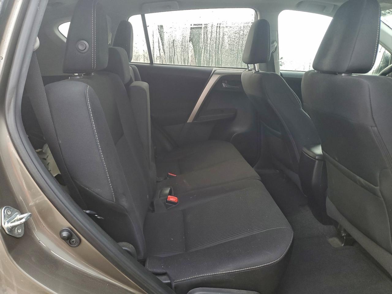 2015 TOYOTA RAV4 XLE photo 11