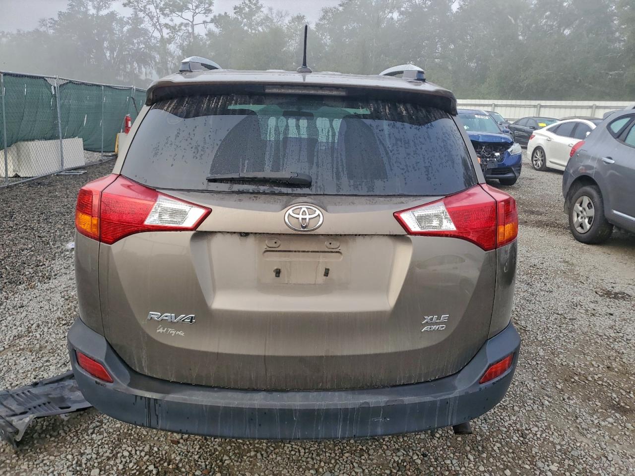 2015 TOYOTA RAV4 XLE photo 6