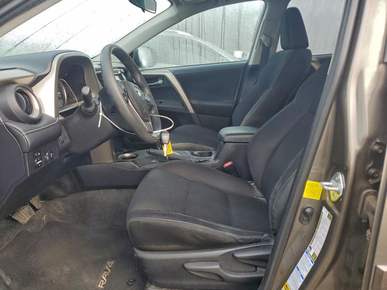 2015 TOYOTA RAV4 XLE photo 7