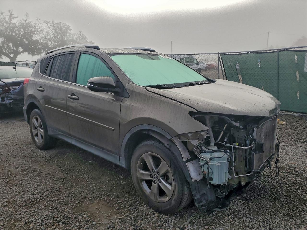 2015 TOYOTA RAV4 XLE photo 4