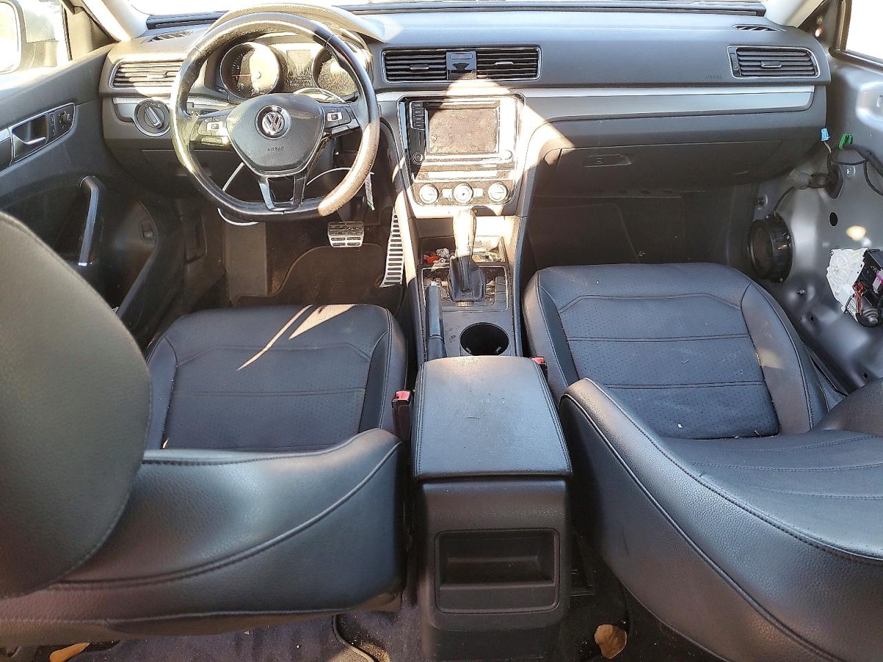 2018 VOLKSWAGEN PASSAT S photo 8