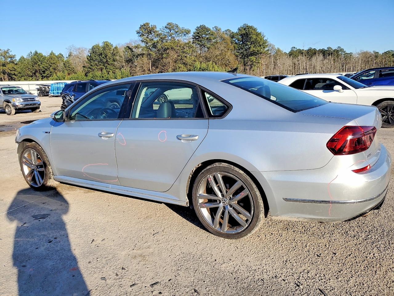 2018 VOLKSWAGEN PASSAT S photo 2