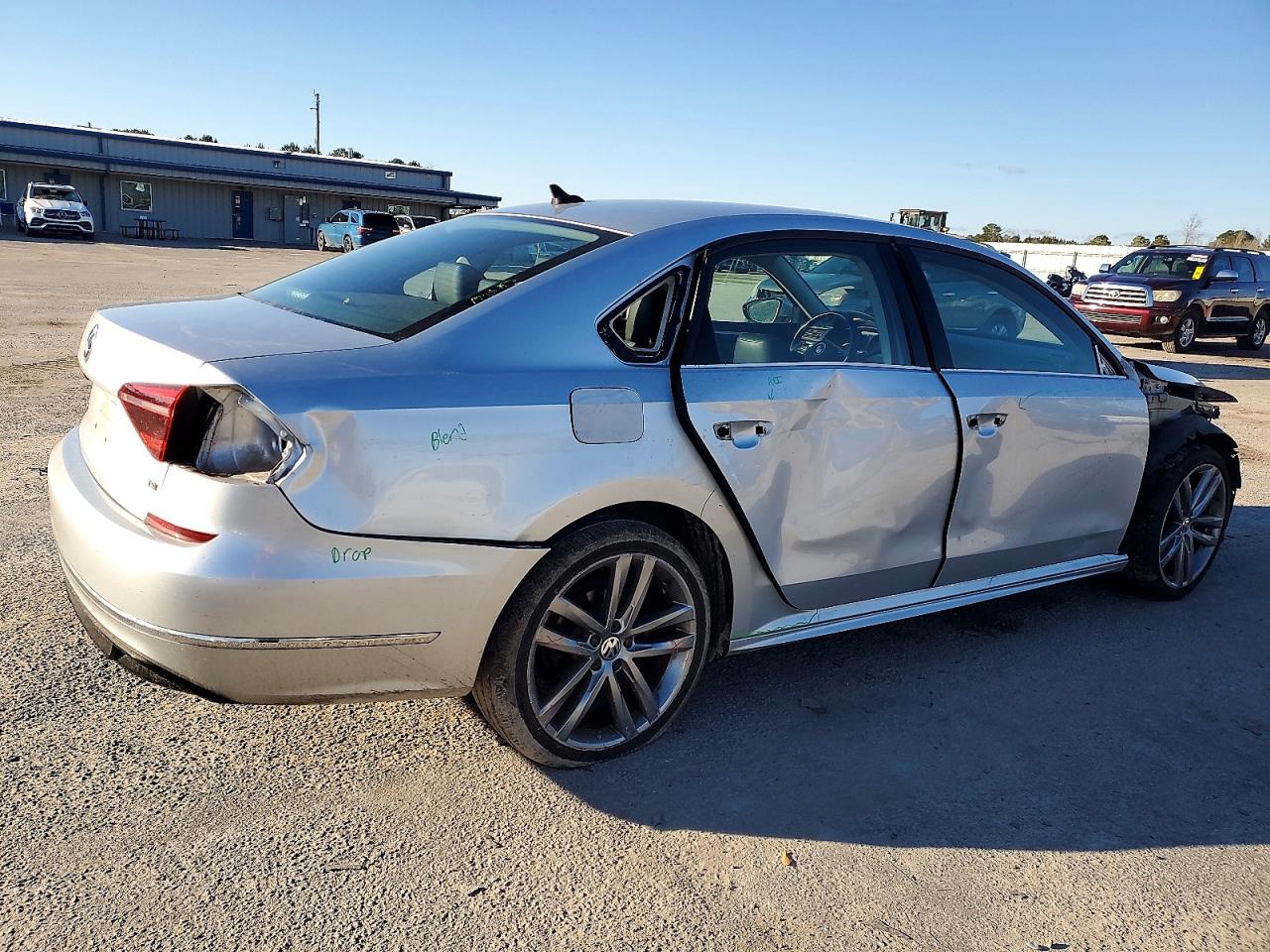2018 VOLKSWAGEN PASSAT S photo 3