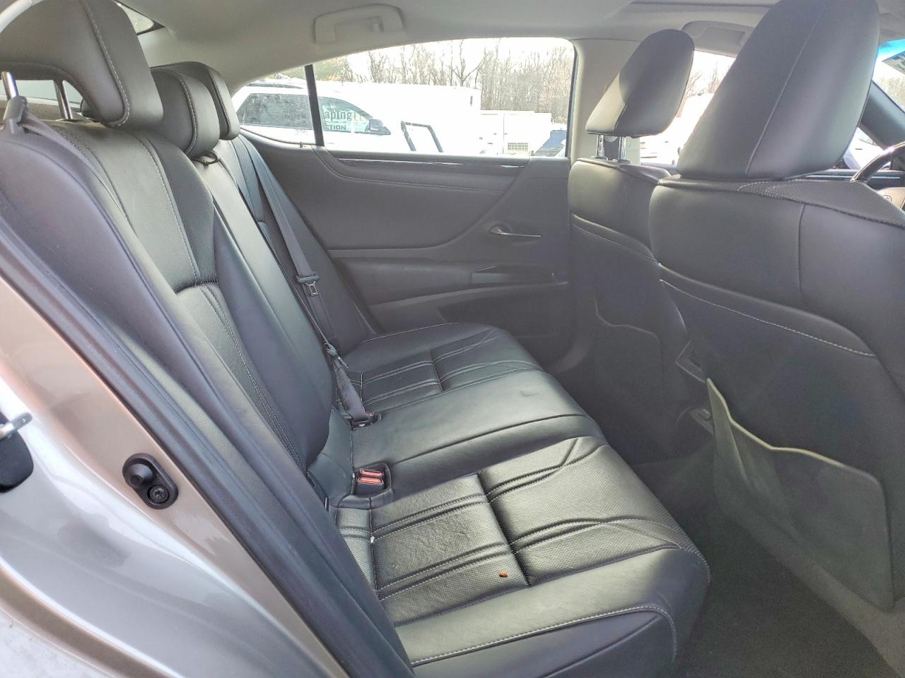 2020 LEXUS ES 300H LUXURY photo 19