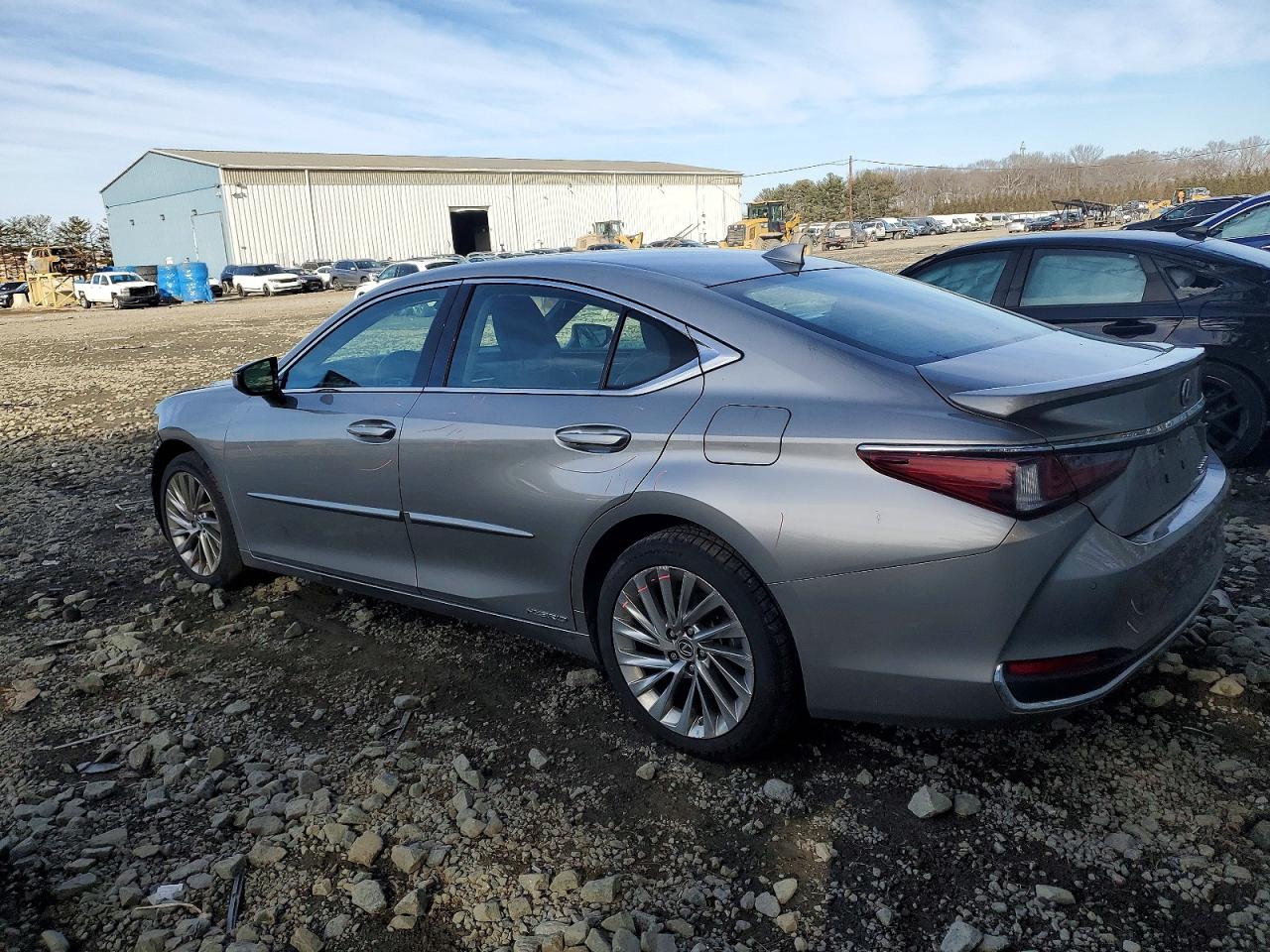 2020 LEXUS ES 300H LUXURY photo 3