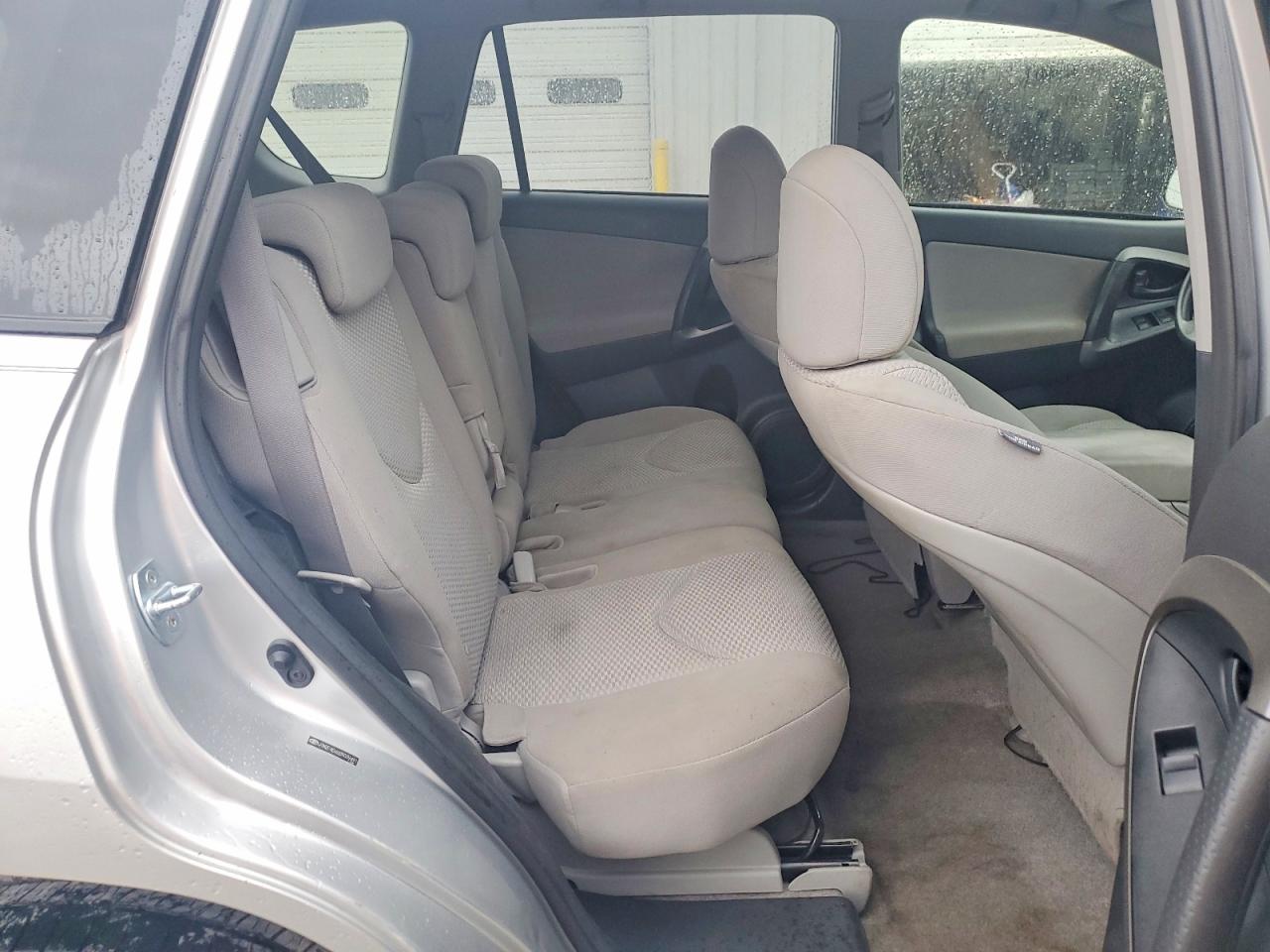 2011 TOYOTA RAV4 photo 11