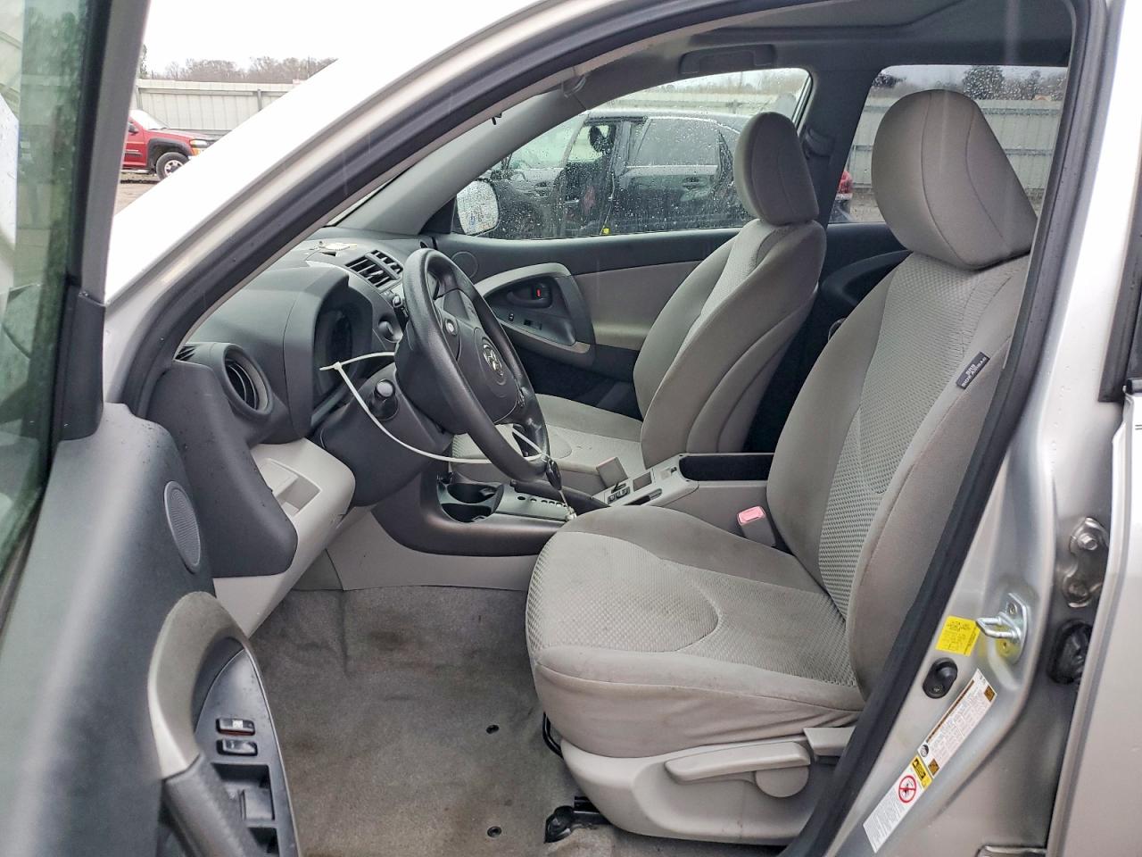 2011 TOYOTA RAV4 photo 7