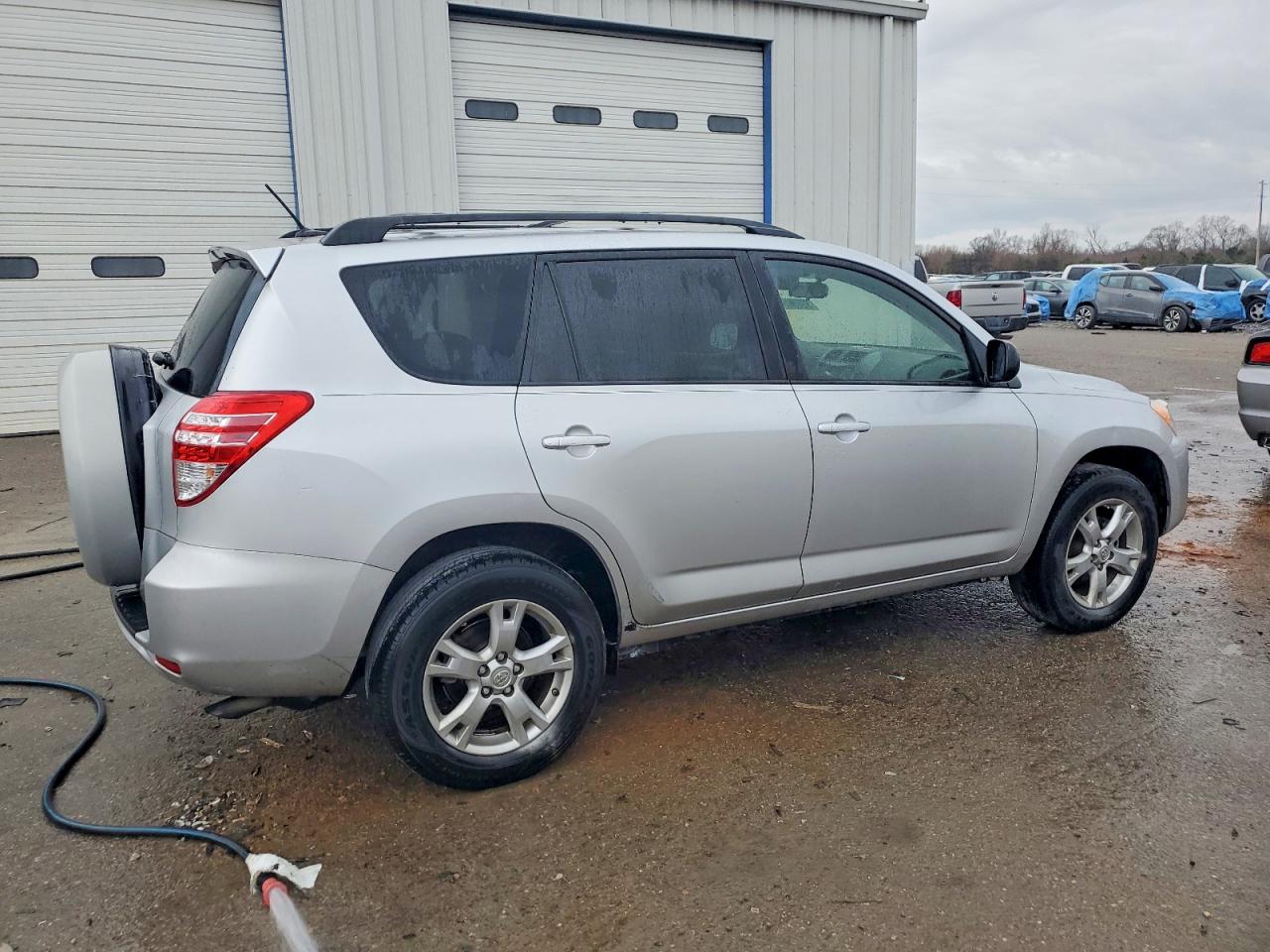 2011 TOYOTA RAV4 photo 3