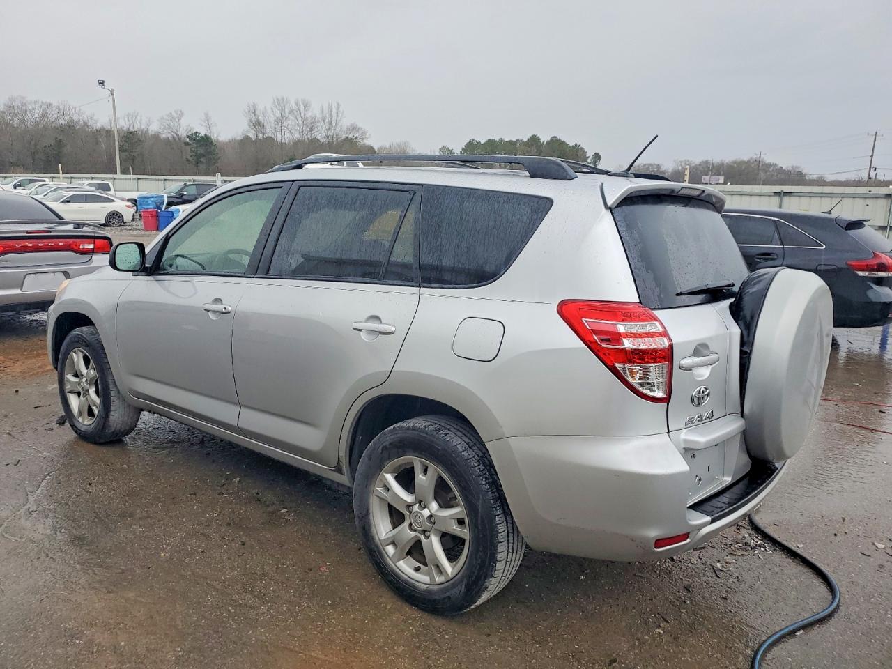 2011 TOYOTA RAV4 photo 2