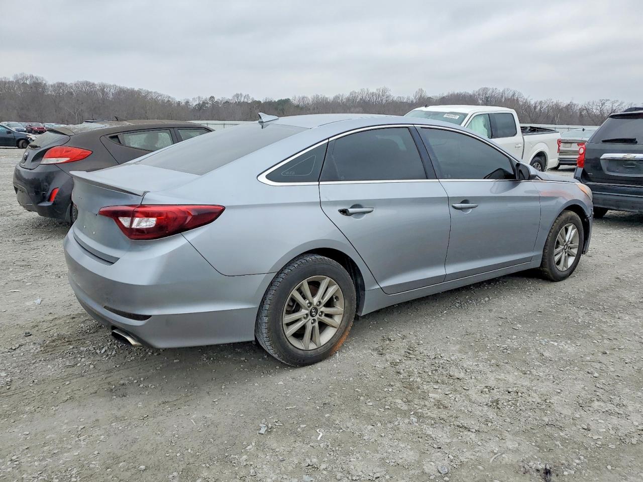 2015 HYUNDAI SONATA SE photo 3