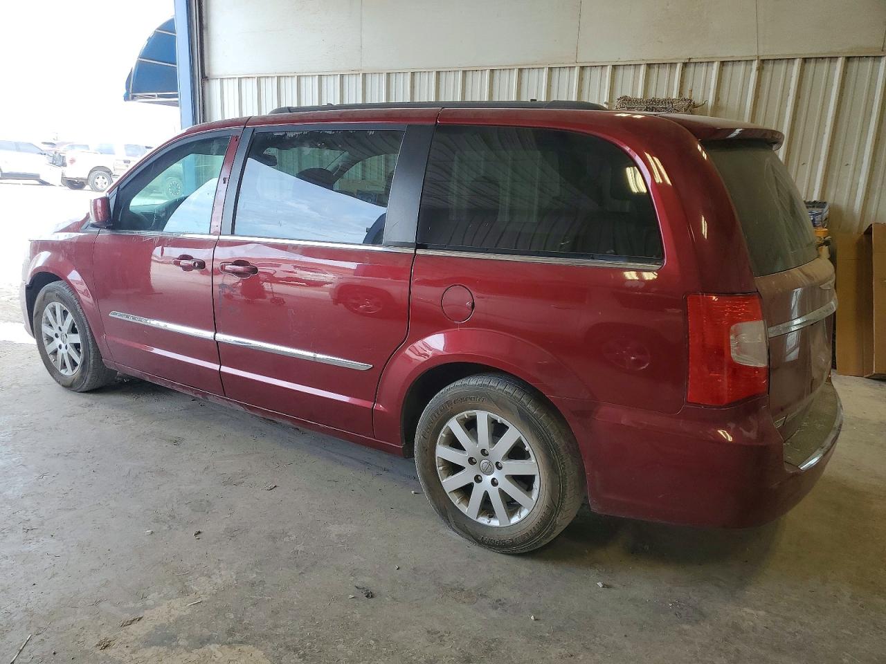 2015 CHRYSLER TOWN & COUNTRY TOURING photo 2