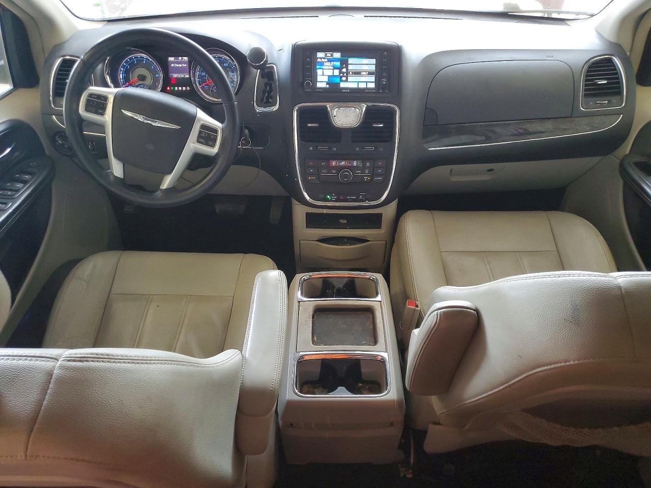2015 CHRYSLER TOWN & COUNTRY TOURING photo 8