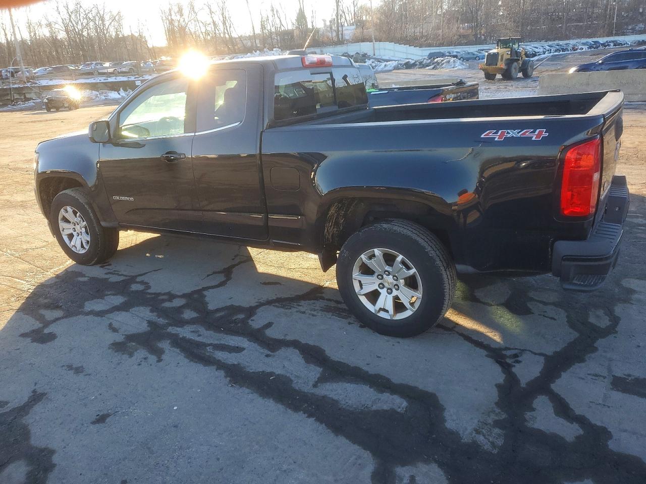 2018 CHEVROLET COLORADO LT photo 2