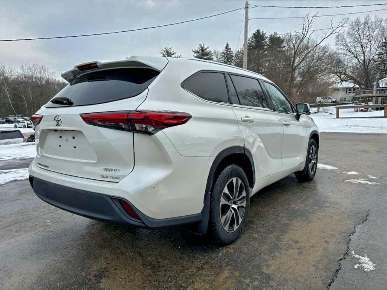 2020 TOYOTA HIGHLANDER XLE photo 3