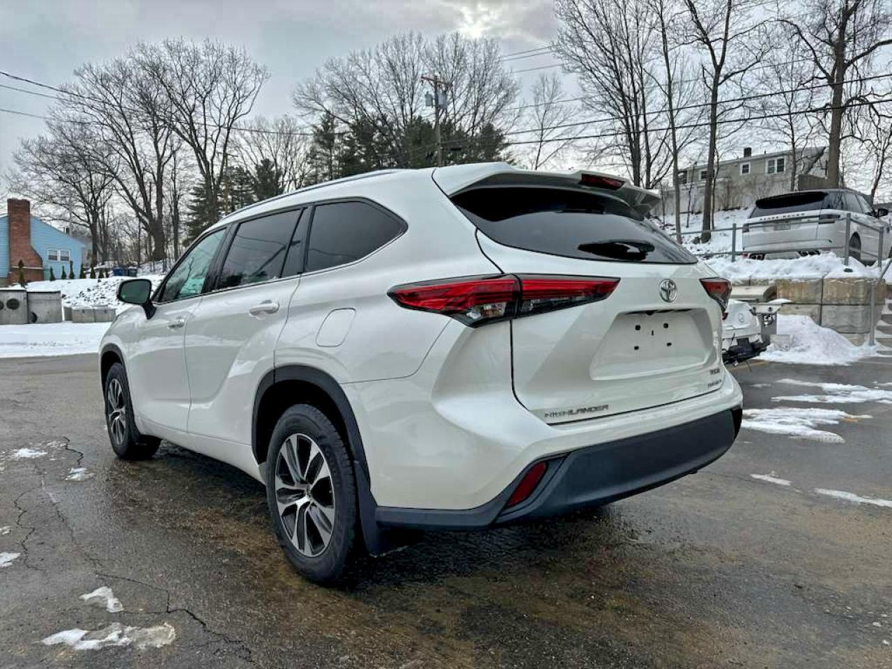 2020 TOYOTA HIGHLANDER XLE photo 2