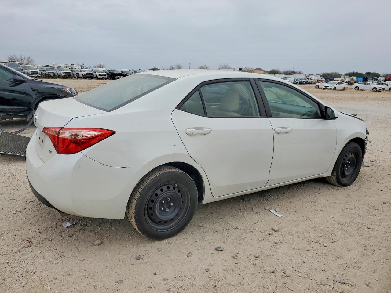 2019 TOYOTA COROLLA LE photo 3